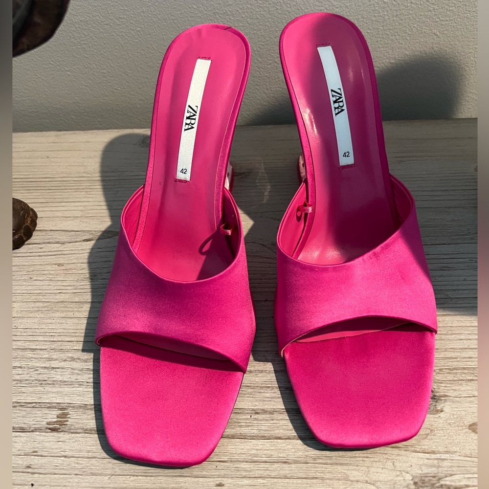 New and Unworn WITHOUT Tags Zara Pink Satin Heeled Methacrylate Mule Sandals
